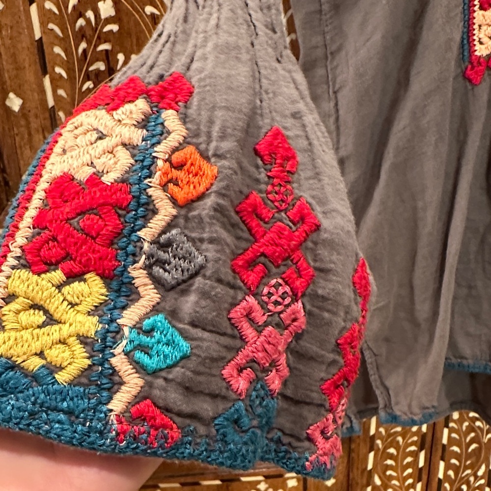 Embroidered Gray Top with Multicolor Accents - Picture 6 of 11